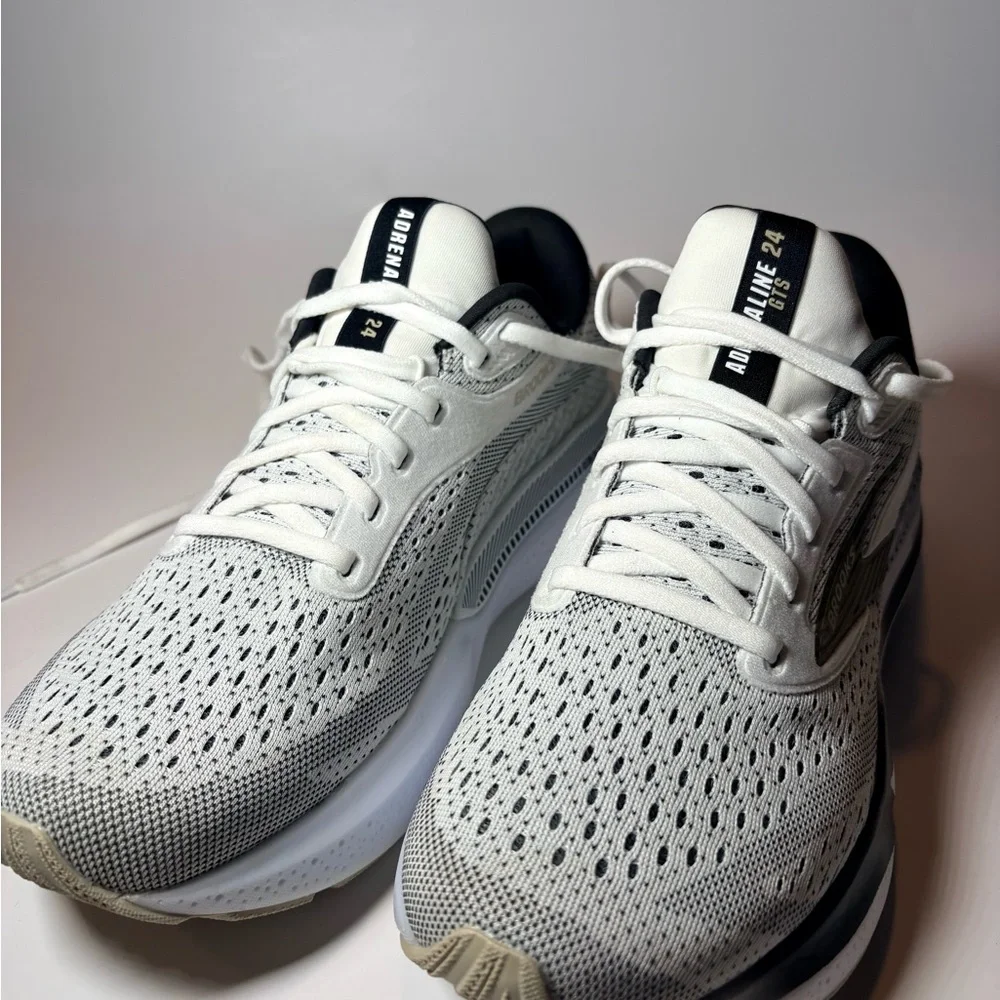 Brand New Brooks Adrenaline GTS 24 in the box. Women's size 9 🔥🔥supreme comfort - Picture 2 of 15